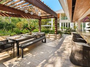 7150 W Lago Dr, Coral Gables FL 33143