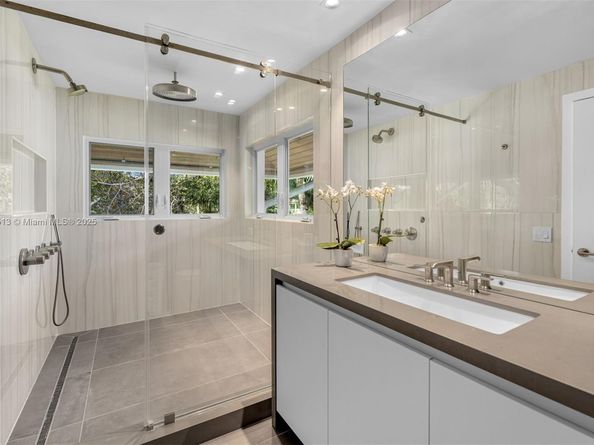 7150 W Lago Dr, Coral Gables FL 33143