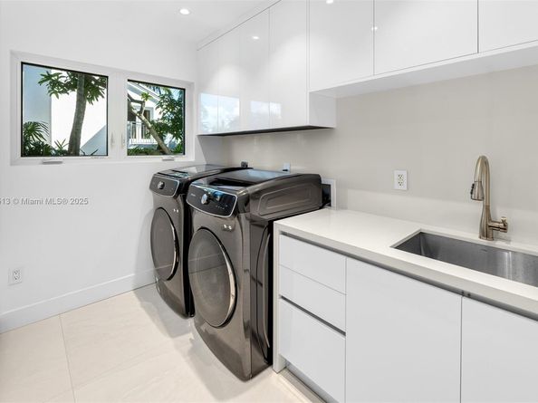 7150 W Lago Dr, Coral Gables FL 33143