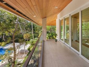 7150 W Lago Dr, Coral Gables FL 33143