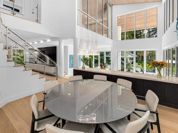 7150 W Lago Dr, Coral Gables FL 33143