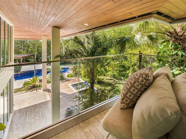 7150 W Lago Dr, Coral Gables FL 33143