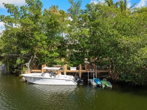 7150 W Lago Dr, Coral Gables FL 33143