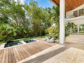 7150 W Lago Dr, Coral Gables FL 33143