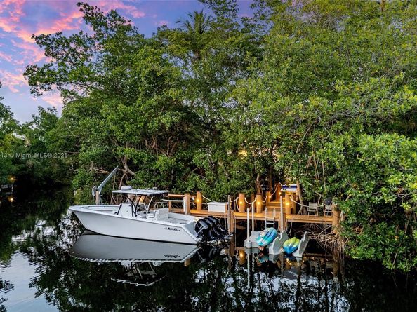 7150 W Lago Dr, Coral Gables FL 33143