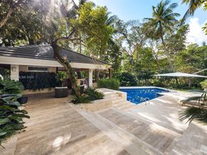 7150 W Lago Dr, Coral Gables FL 33143