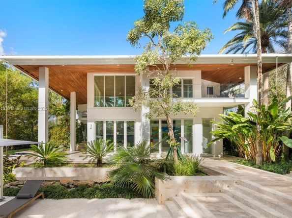 7150 W Lago Dr, Coral Gables FL 33143