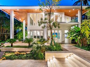 7150 W Lago Dr, Coral Gables FL 33143