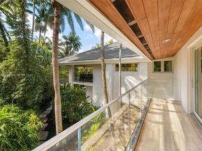 7150 W Lago Dr, Coral Gables FL 33143