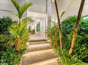 7150 W Lago Dr, Coral Gables FL 33143