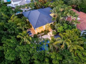 7150 W Lago Dr, Coral Gables FL 33143