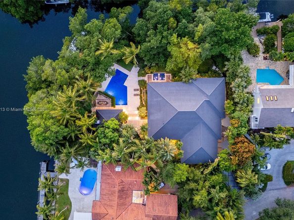 7150 W Lago Dr, Coral Gables FL 33143