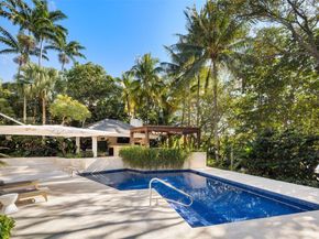 7150 W Lago Dr, Coral Gables FL 33143