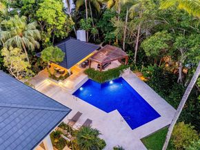 7150 W Lago Dr, Coral Gables FL 33143