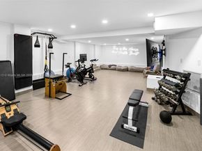 7150 W Lago Dr, Coral Gables FL 33143