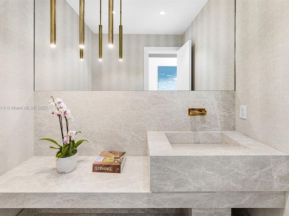 7150 W Lago Dr, Coral Gables FL 33143