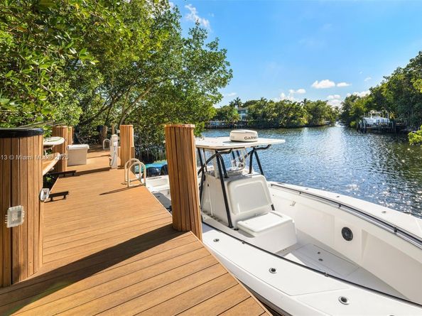 7150 W Lago Dr, Coral Gables FL 33143