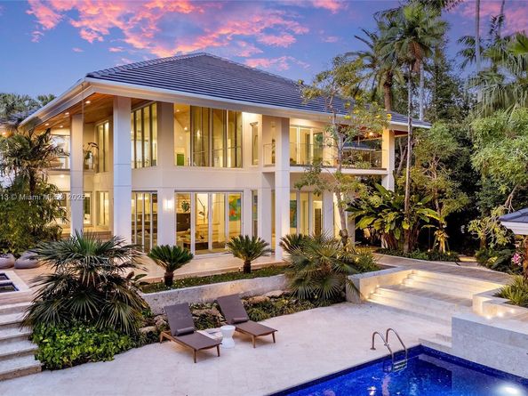 7150 W Lago Dr, Coral Gables FL 33143