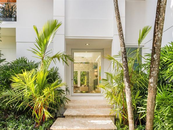 7150 W Lago Dr, Coral Gables FL 33143