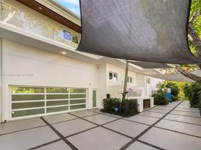 7150 W Lago Dr, Coral Gables FL 33143