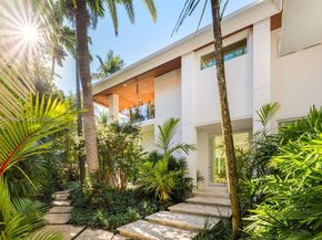 7150 W Lago Dr, Coral Gables FL 33143