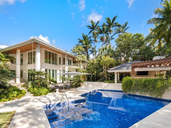 7150 W Lago Dr, Coral Gables FL 33143