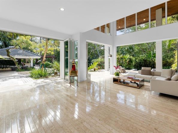 7150 W Lago Dr, Coral Gables FL 33143