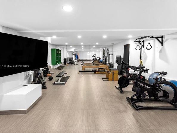 7150 W Lago Dr, Coral Gables FL 33143