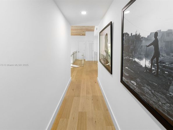 7150 W Lago Dr, Coral Gables FL 33143