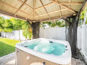 2121 NE 62nd St, Fort Lauderdale FL 33308