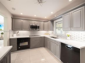 2121 NE 62nd St, Fort Lauderdale FL 33308