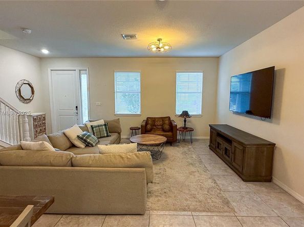 5110 Eucalyptus Dr 3, Hollywood FL 33021