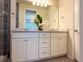 5110 Eucalyptus Dr 3, Hollywood FL 33021