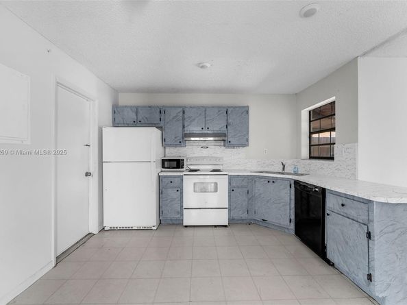 6908 SW 104th Ct, Miami FL 33173