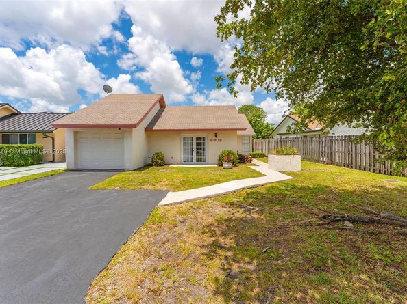 6908 SW 104th Ct, Miami FL 33173