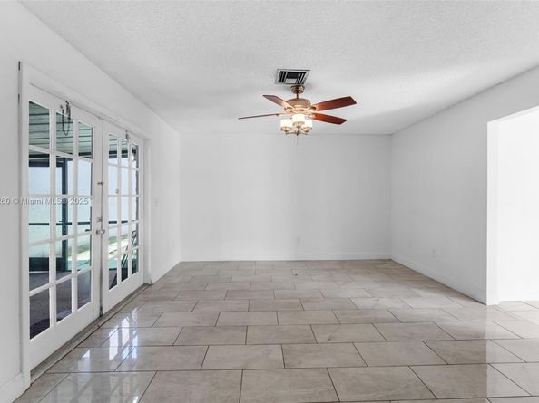 6908 SW 104th Ct, Miami FL 33173