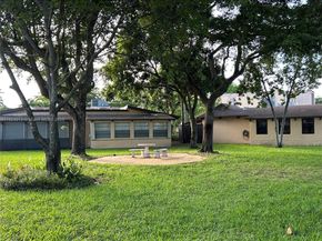 121 Briarwood Cir 15, Hollywood FL 33024