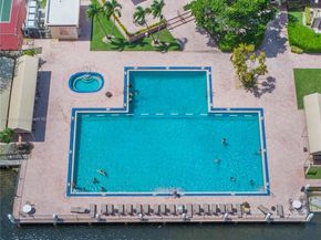 121 Briarwood Cir 15, Hollywood FL 33024