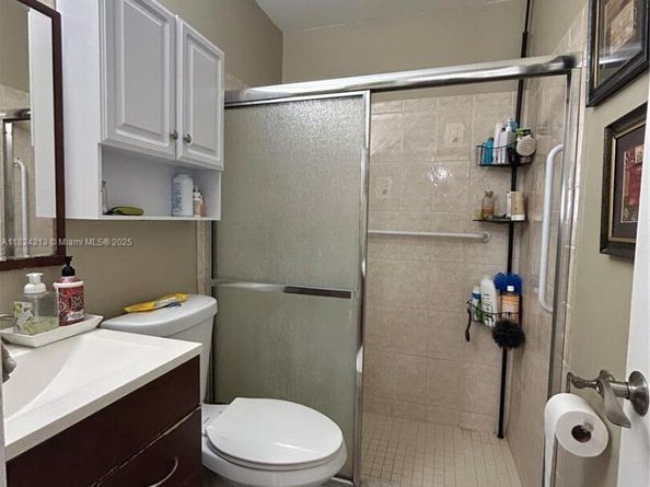 121 Briarwood Cir 15, Hollywood FL 33024