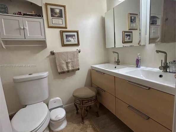 121 Briarwood Cir 15, Hollywood FL 33024
