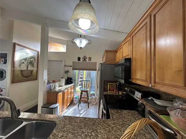 121 Briarwood Cir 15, Hollywood FL 33024