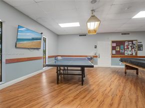 121 Briarwood Cir 15, Hollywood FL 33024
