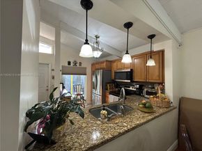 121 Briarwood Cir 15, Hollywood FL 33024
