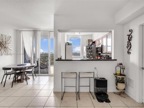 1 Glen Royal Pkwy 1207, Miami FL 33125