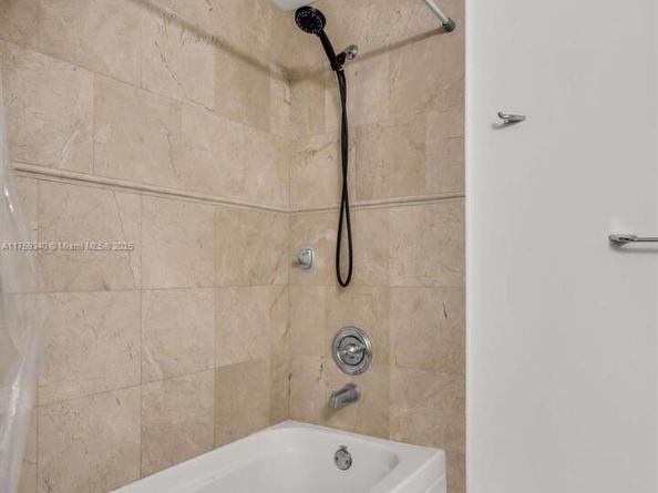 1 Glen Royal Pkwy 1207, Miami FL 33125