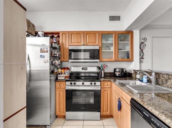 1 Glen Royal Pkwy 1207, Miami FL 33125