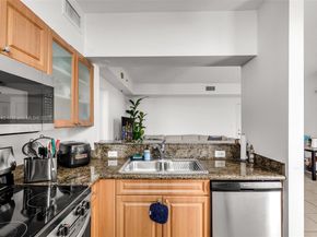 1 Glen Royal Pkwy 1207, Miami FL 33125