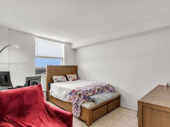1 Glen Royal Pkwy 1207, Miami FL 33125