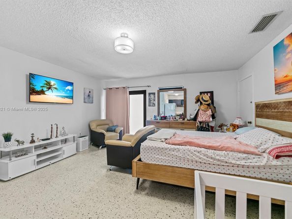 1136 NW 34th Ave, Miami FL 33125