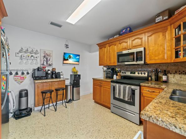 1136 NW 34th Ave, Miami FL 33125